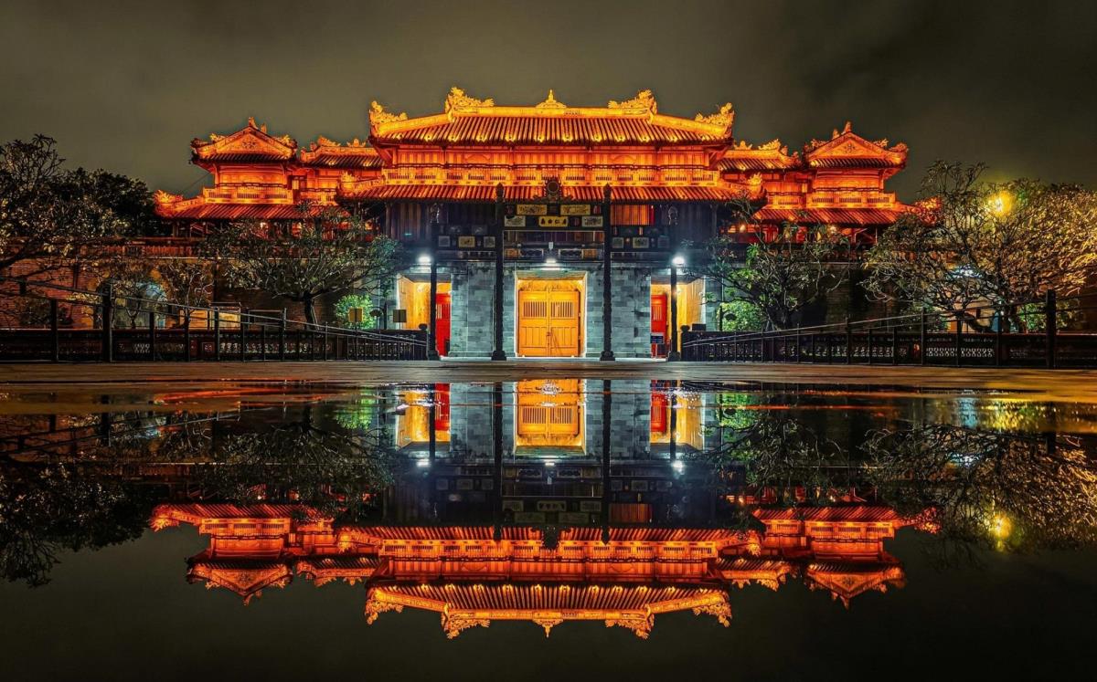 Đại Nội Huế về đêm.