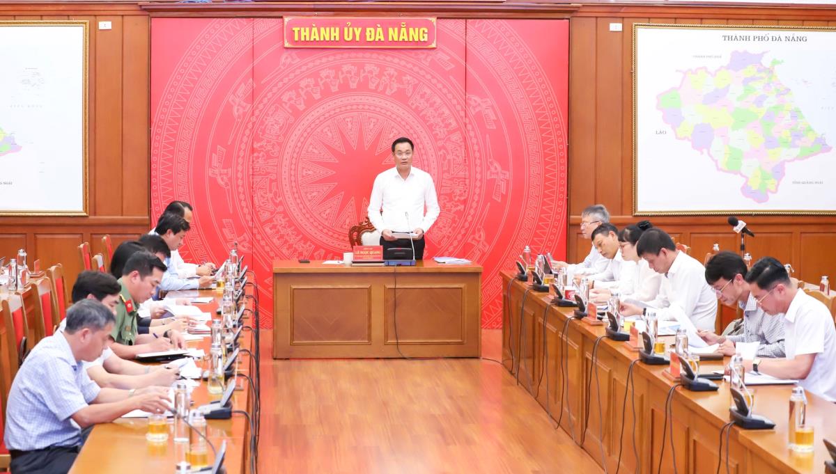 Bí thư Thành ủy Đà Nẵng Lê Ngọc Quang phát biểu tại phiên họp.