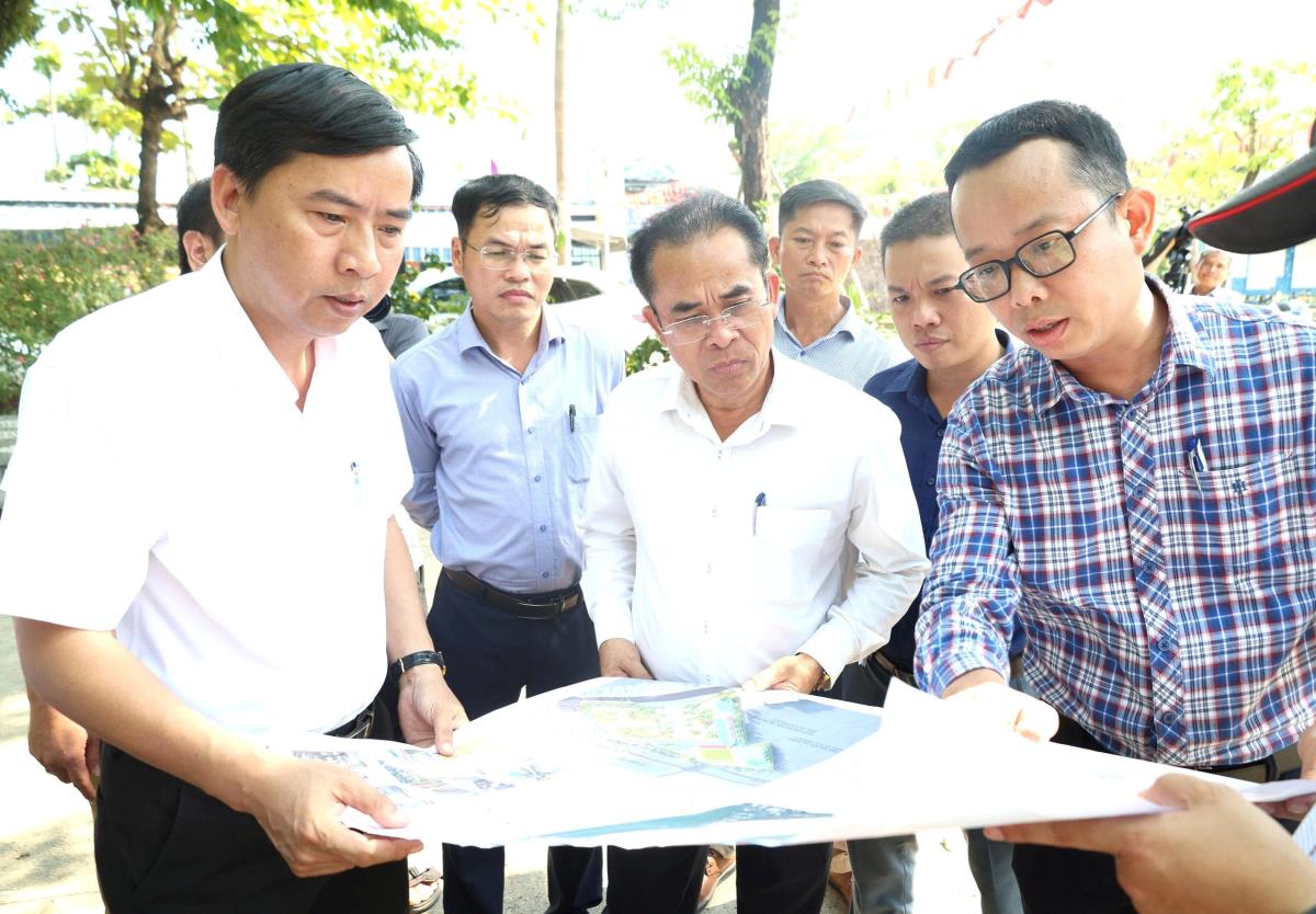 Phó Chủ tịch UBND TP Đà Nẵng Trần Anh Tuấn kiểm tra thực tế tại Trường THPT Ông Ích Khiêm