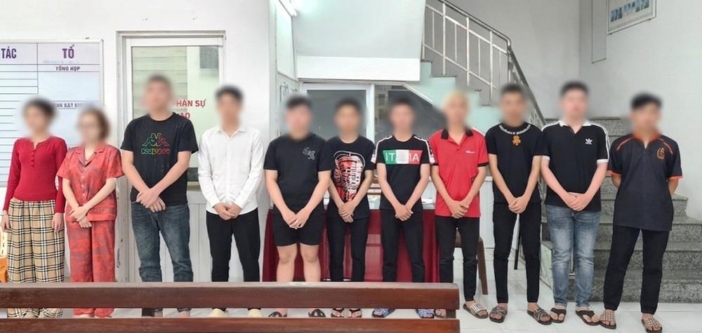 Công an phường làm việc với Mã Đình Quy. Ảnh: CACC