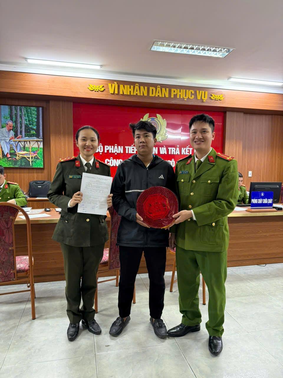 Phòng An ninh điều tra sẽ tiếp tục thực hiện tốt công tác vận động người dân giao nộp vũ khí, vật liệu nổ, công cụ hỗ trợ và pháo; đưa phong trào thi đua “Ba nhất” đi vào chiều sâu, thực chất hơn nữa, góp phần giữ vững bình yên thành phố Cảng