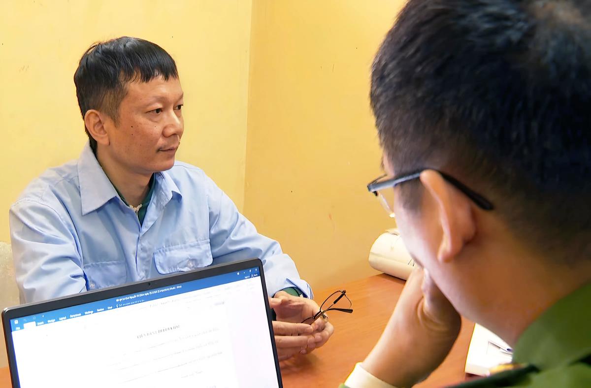 6 cựu cán bộ phường liên quan đến vụ án bị bắt giữ.