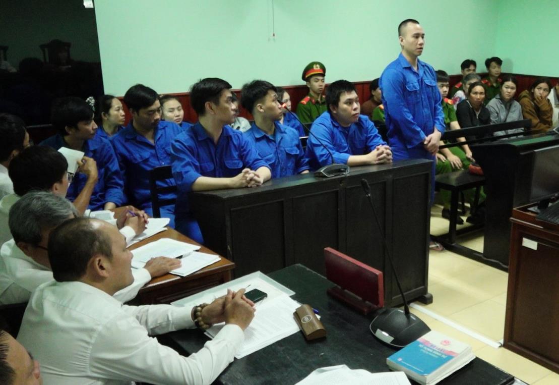 1 bị cáo trong vụ án khai báo tại tòa.