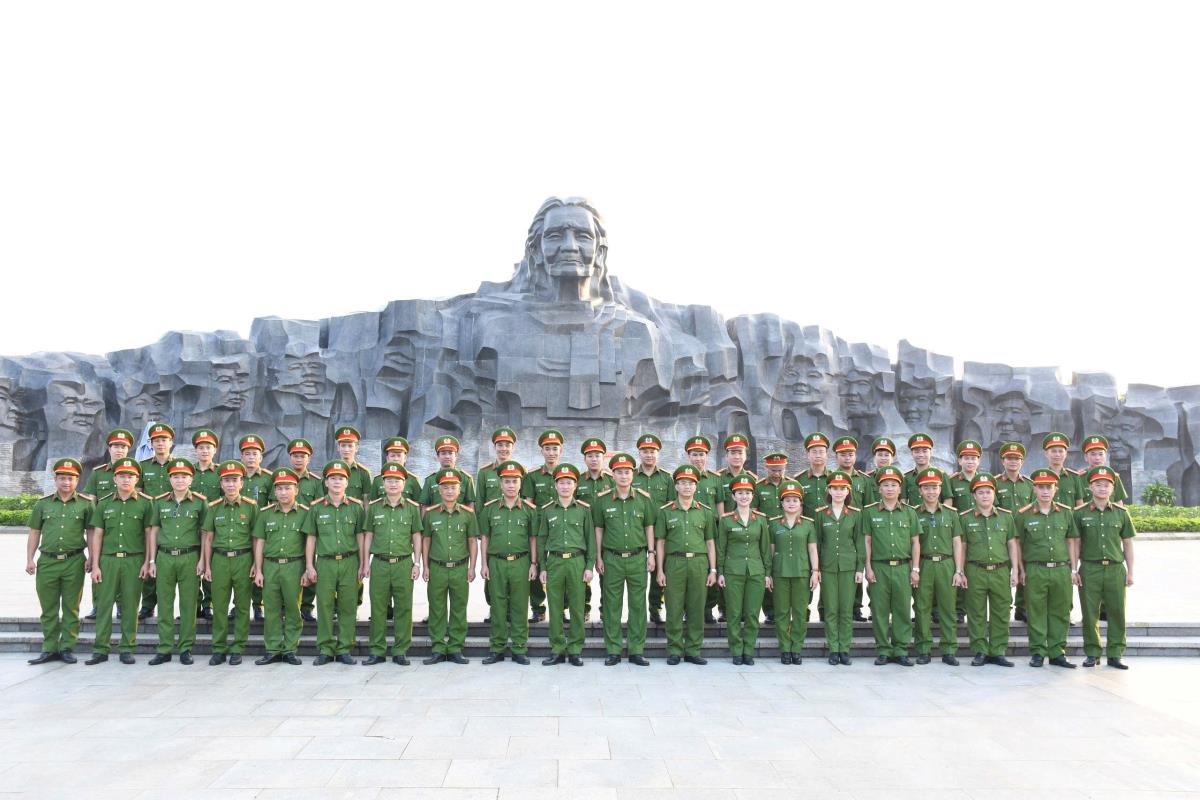 Sôi nổi chuỗi hoạt động kỷ niệm 52 năm Ngày truyền thống lực lượng Cảnh sát cơ động