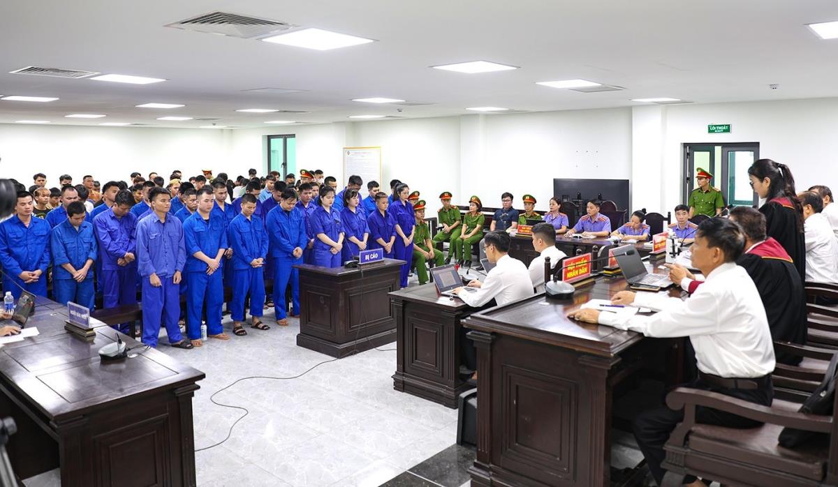 Có 63 bị cáo trong vụ án bị tuyên phạt tổng cộng 384 năm tù giam.