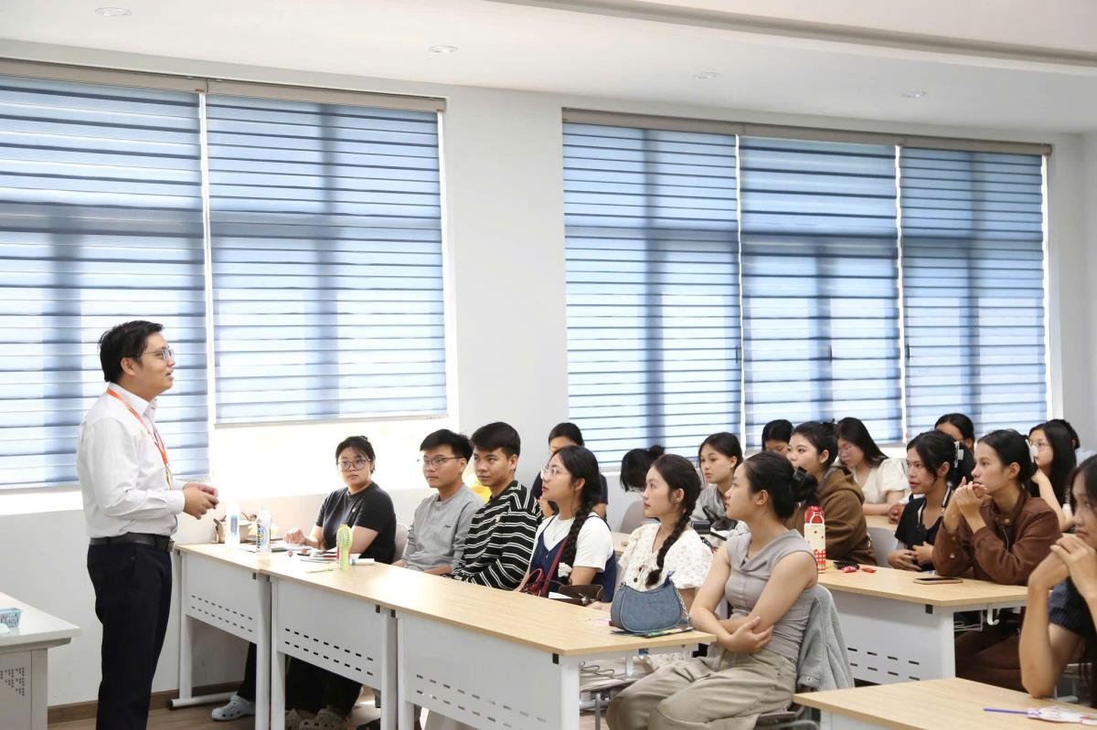 Trải nghiệm thực tế, định hướng ngành học cho học sinh THPT