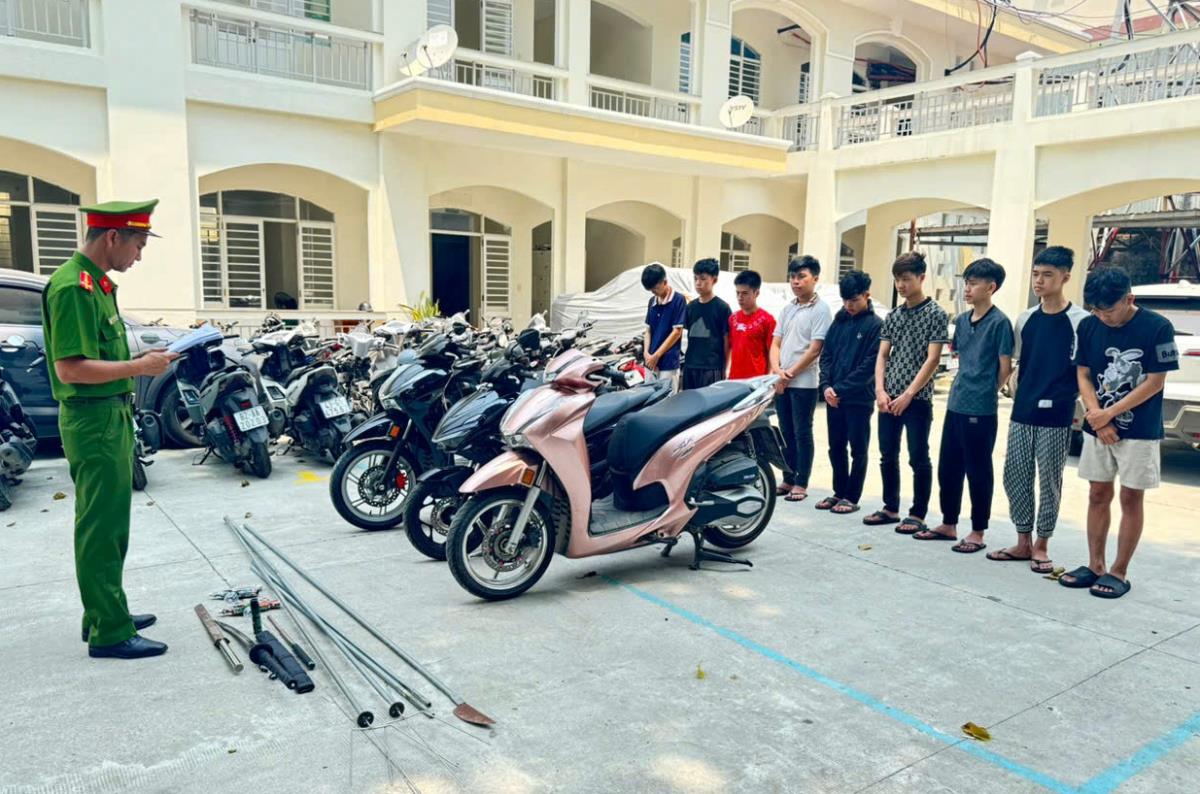 Bắt giữ nhóm thanh thiếu niên mang hung khí gây rối trật tự công cộng