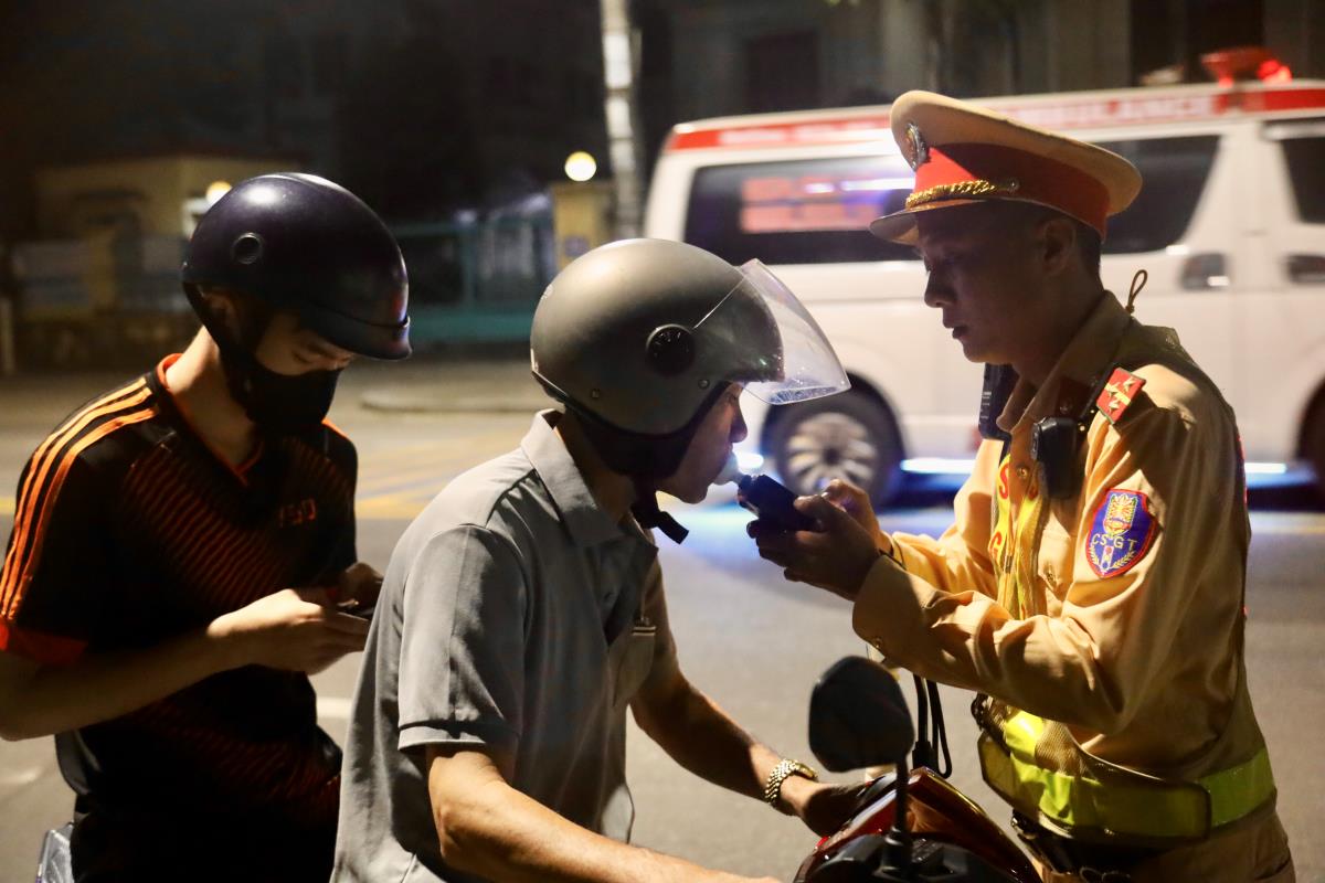 Xuyên đêm xử lý ma men dịp nghỉ lễ