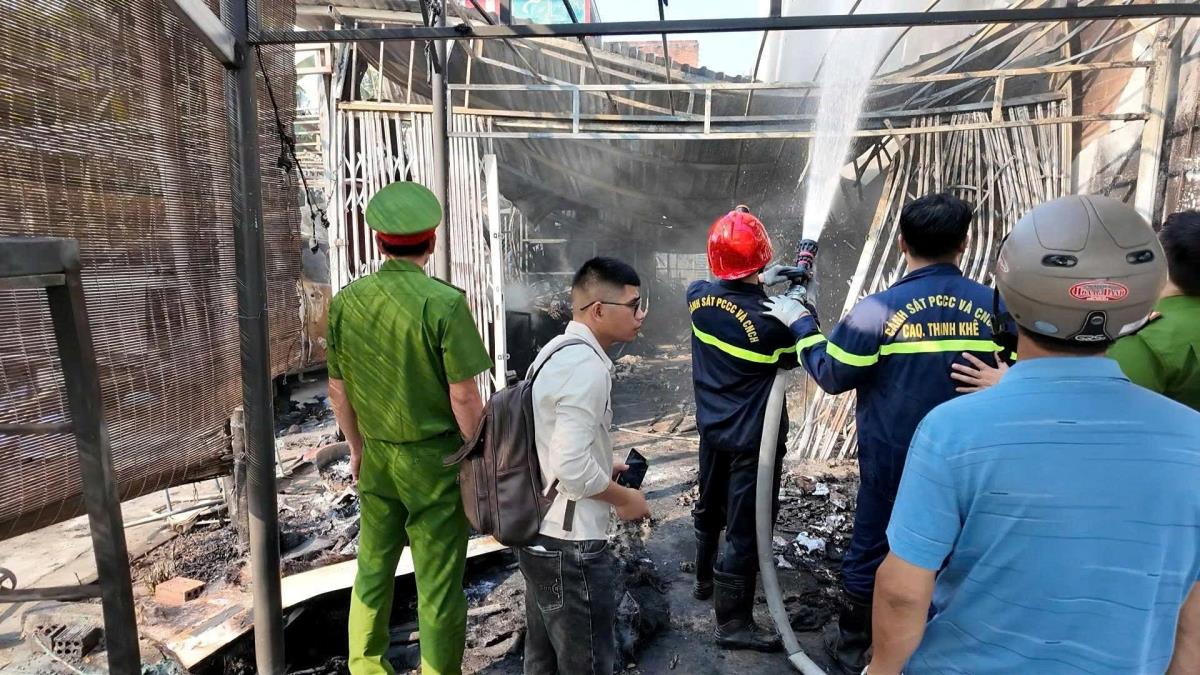 Công an Đà Nẵng nhanh chóng dập tắt vụ cháy nhà tạm