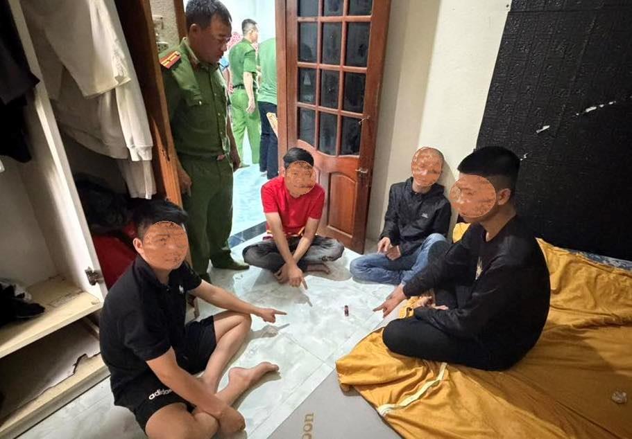 Các đối tượng mua ma túy về nhà T. sử dụng.