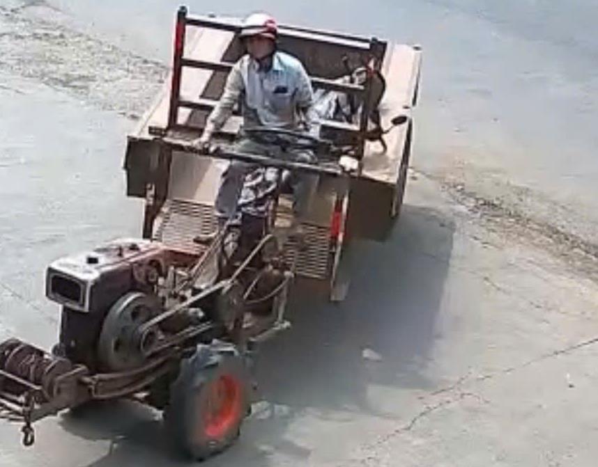 Đối tượng A.W cùng tang vật.