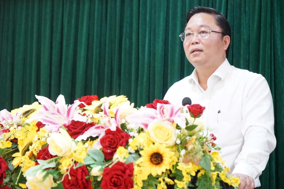 Khen thưởng các Hội thẩm đã hoàn thành xuất sắc nhiệm vụ trong nhiệm kỳ 2021- 2026.