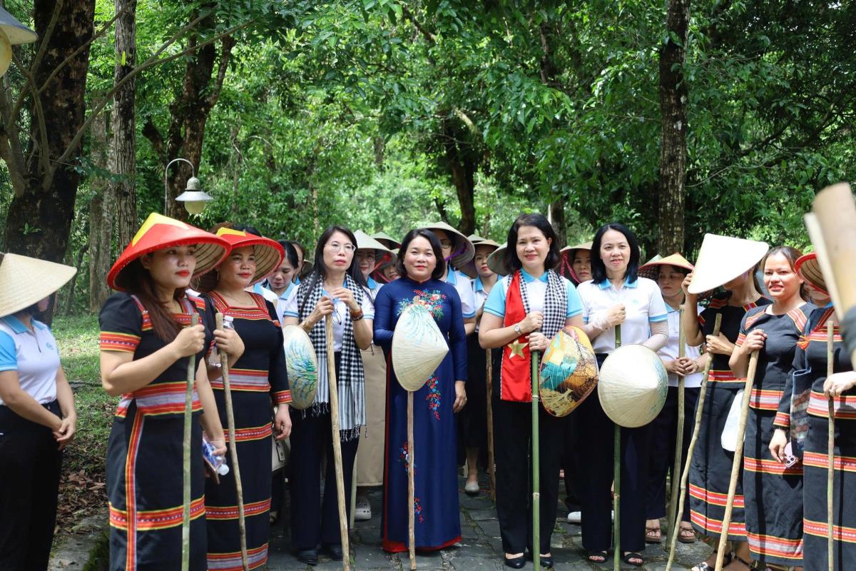 Phụ nữ Đà Nẵng hành quân về nguồn, lan tỏa yêu thương