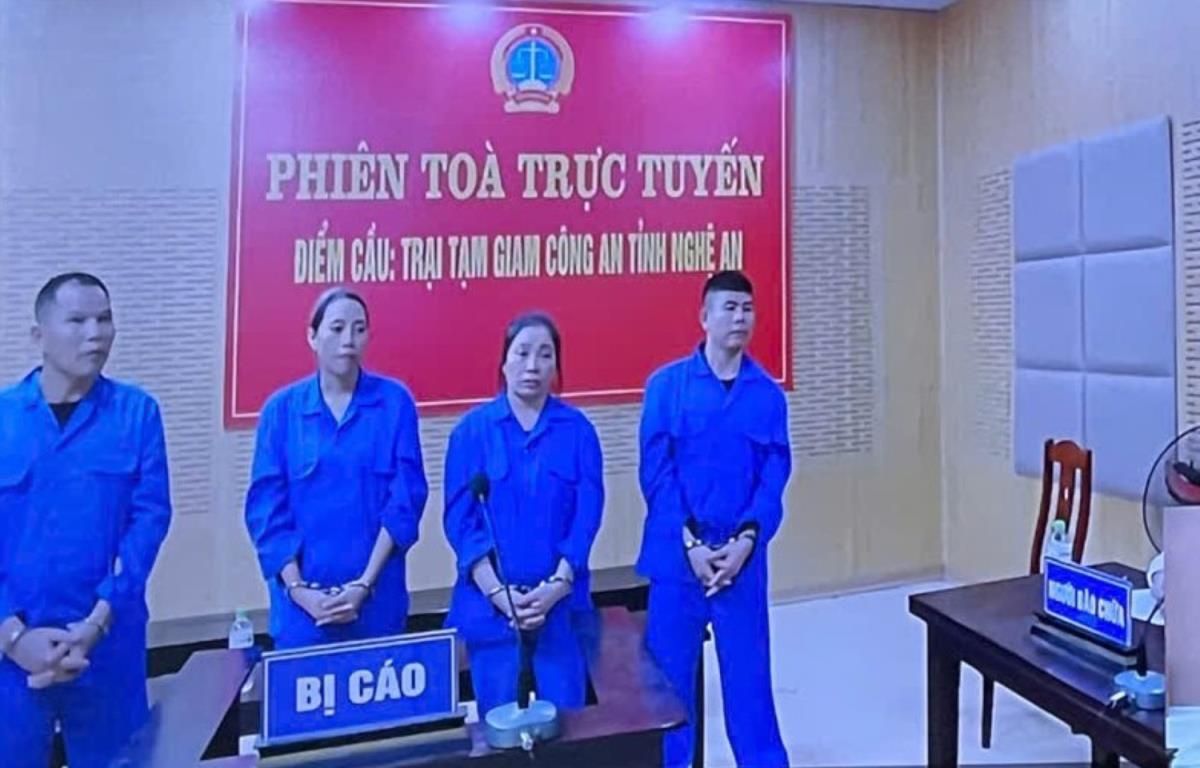 Các bị cáo tại phiên tòa xét xử trực tuyến.