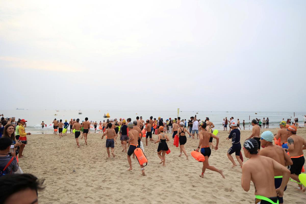 Du khách tham quan phố cổ Hội An
