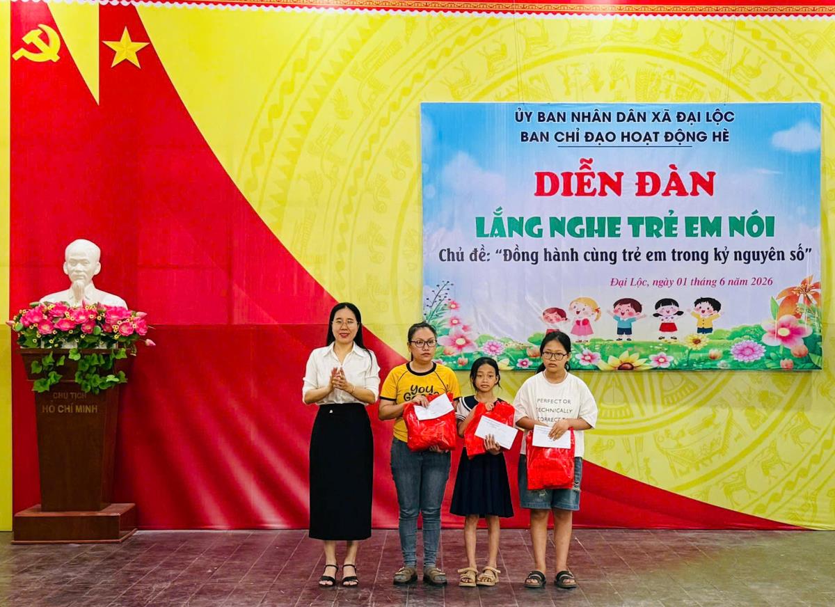 UBND xã cũng tổ chức Diễn đàn “Lắng nghe trẻ em nói”.