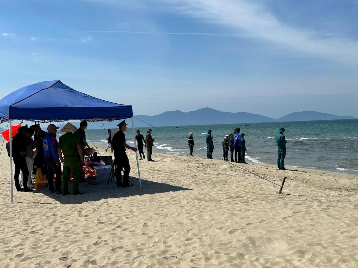 Lực lượng chức năng triển khai phương án, nhân lực, phương tiện tìm kiếm du khách mất tích