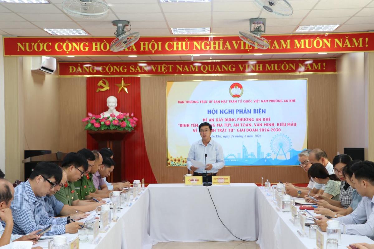 Thượng tá Nguyễn Anh Dũng, Trưởng Công an phường An Khê phát biểu tại Hội nghị.