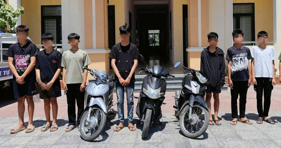 Nhóm thanh thiếu niên liên quan đến vụ việc.