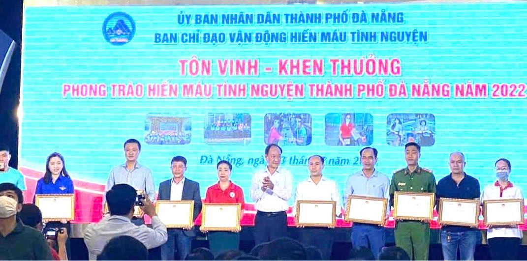 Thân Văn Tuấn hiến máu tình nguyện ngày 1-6-2026.