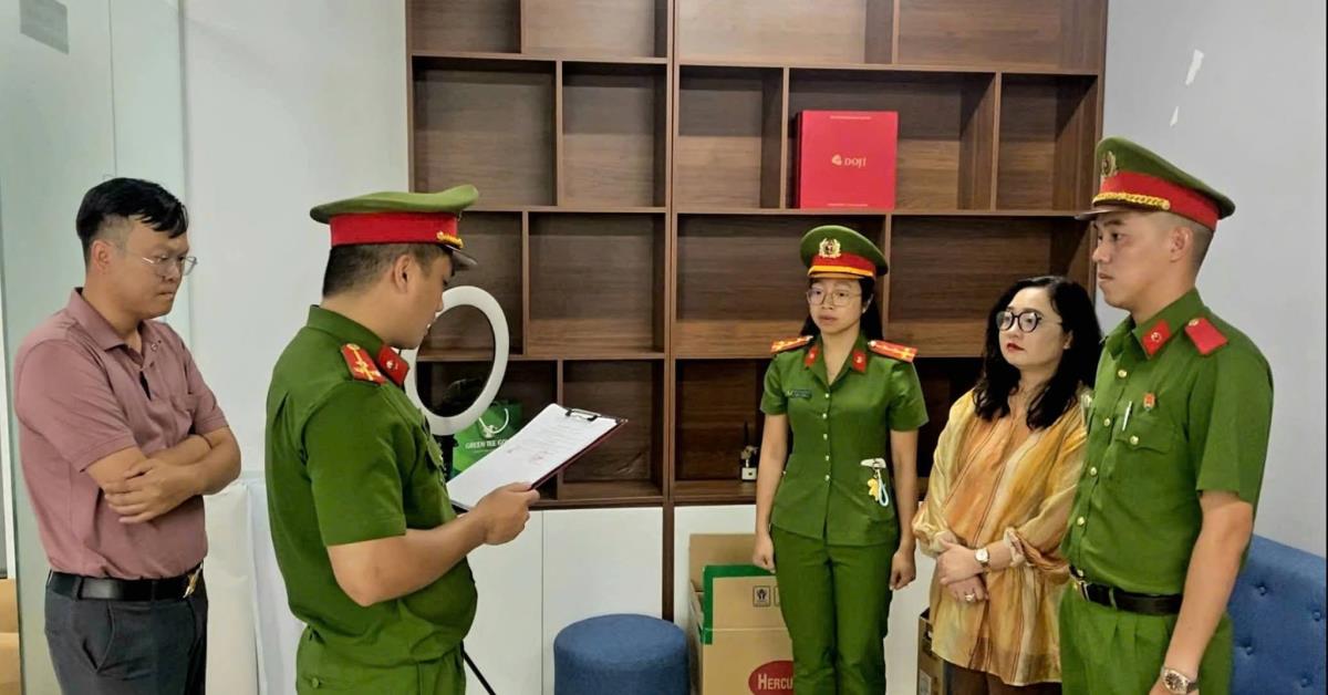 Cơ quan điều tra khám xét nơi ở và nơi làm việc của Lê Thị Oanh.
