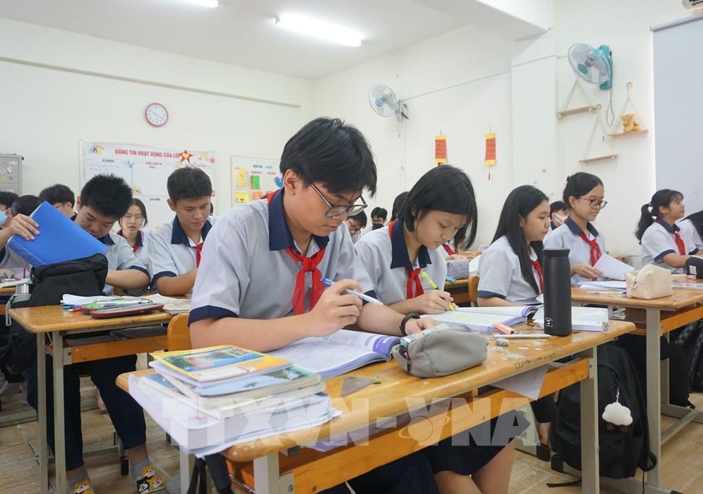 Các thí sinh dự thi lớp 10.