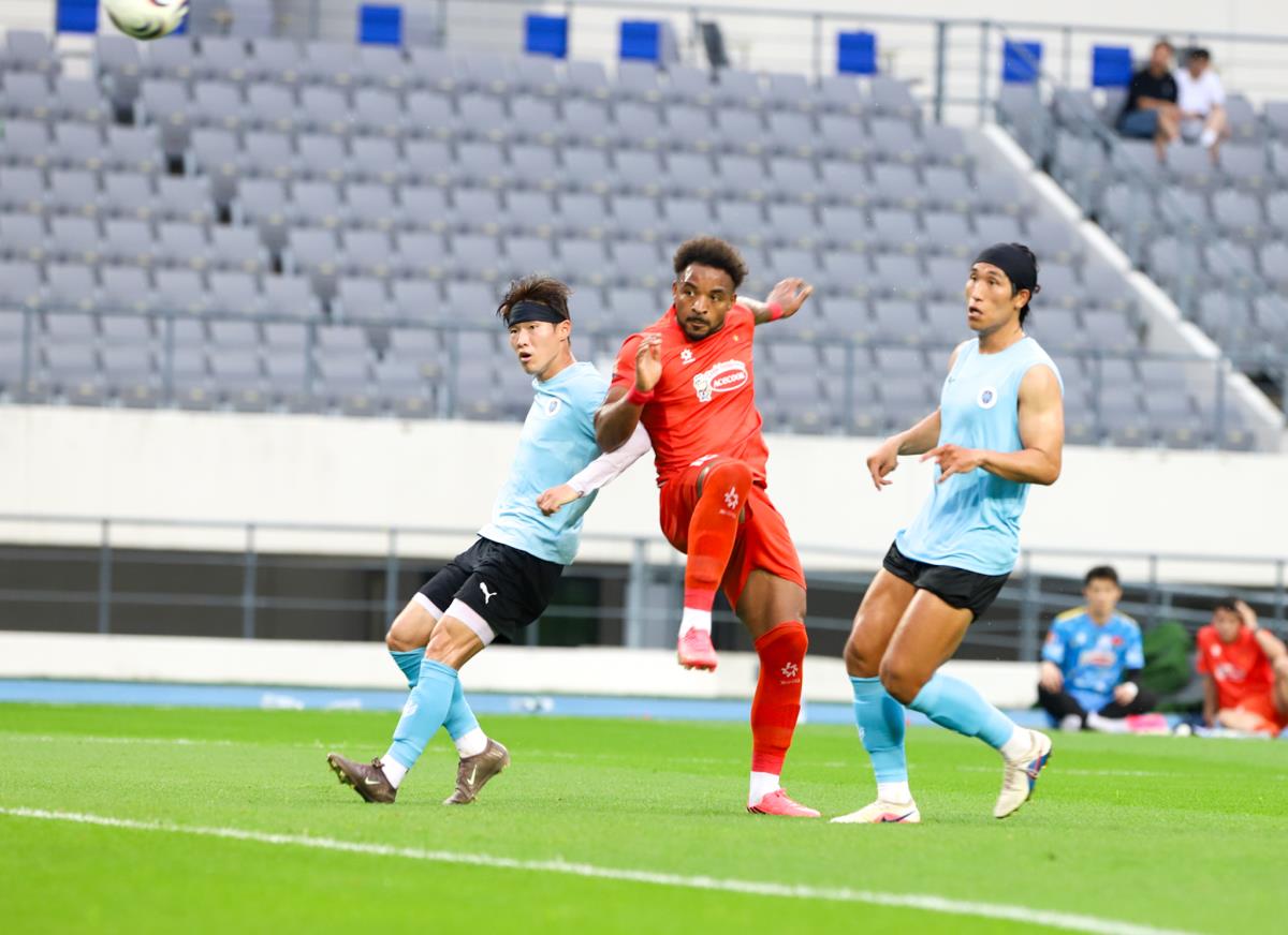 Xuân Son ghi bàn ấn định chiến thắng 2-1 cho đội tuyển việt Nam trước Yongin FC.
