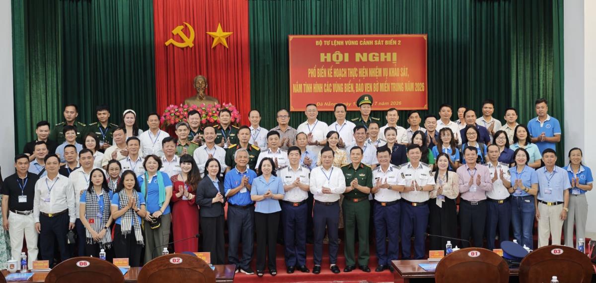 Tàu 390 rời bến đi khảo sát, nắm tình hình các vùng biển, đảo ven bờ miền Trung.