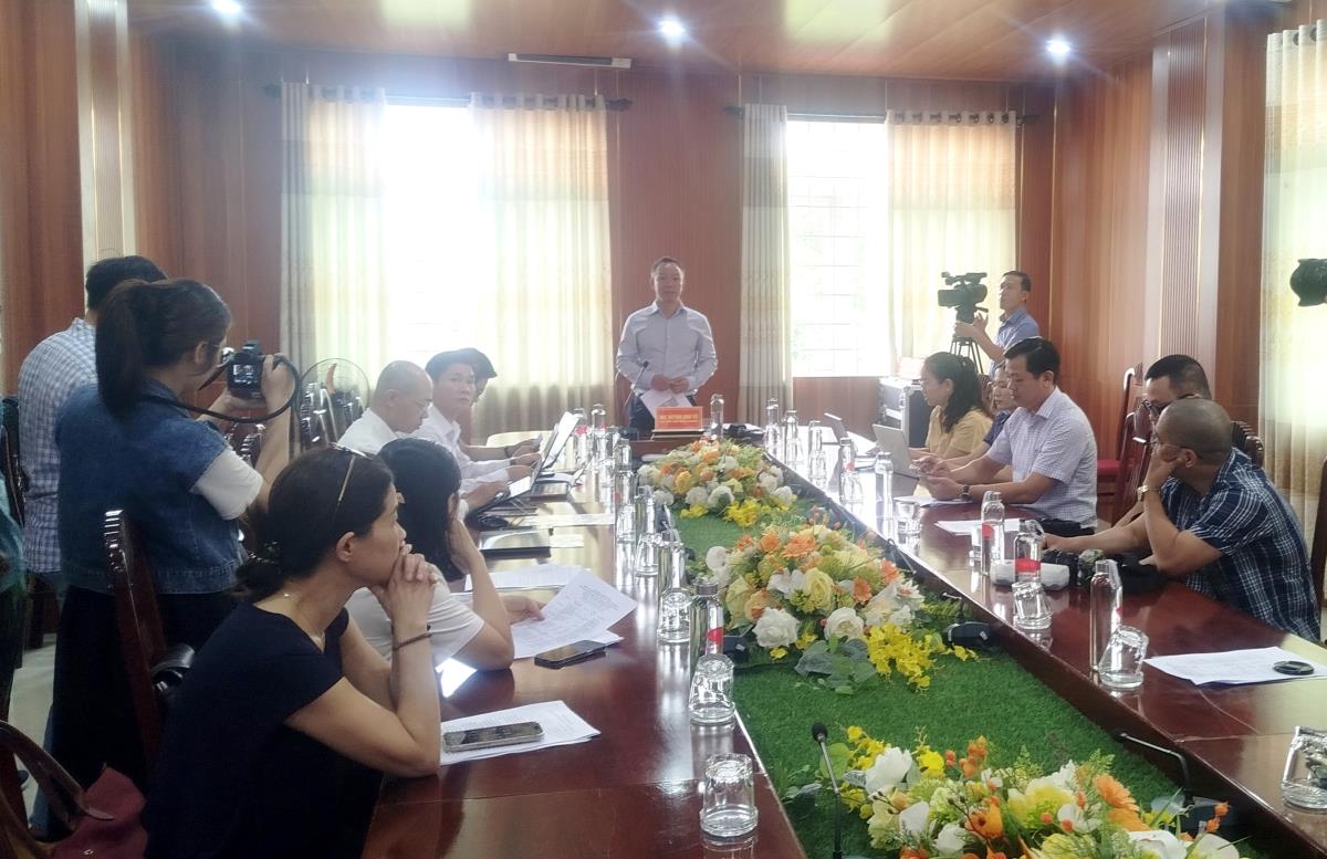 Chủ tịch UBND phường Hòa Khánh Huỳnh Anh Vũ phát biểu tại buổi họp báo về sự kiện.