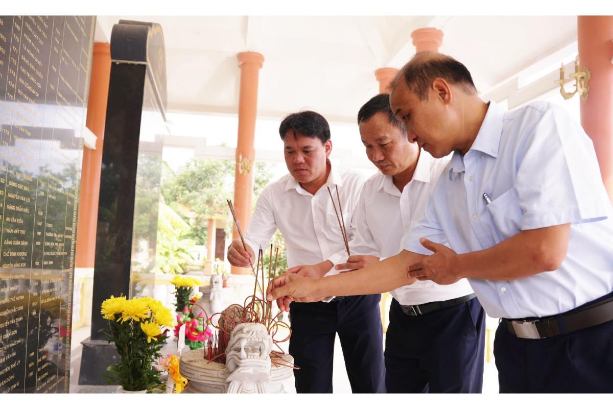Phó Chủ tịch UBND thành phố thăm người có công tại xã Duy Xuyên.