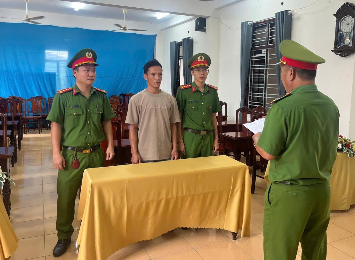 Đối tượng Sơn bị Công an bắt tạm giam.