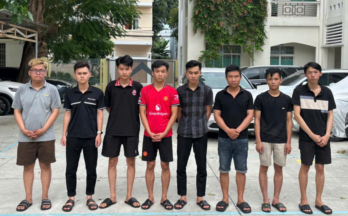 8 đối tượng bị khởi tố, bắt tạm giam về hành vi: “Đánh bạc”.