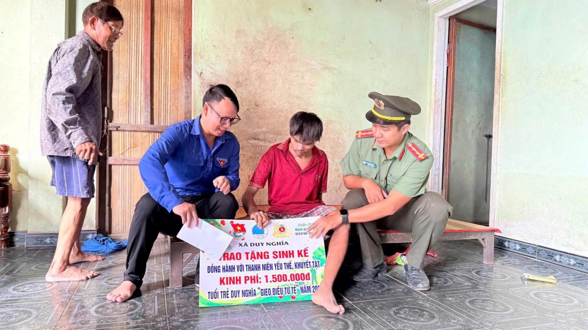 Hoạt động nhằm hướng đến kỷ niệm 64 năm Ngày truyền thống lực lượng Cảnh sát nhân dân.