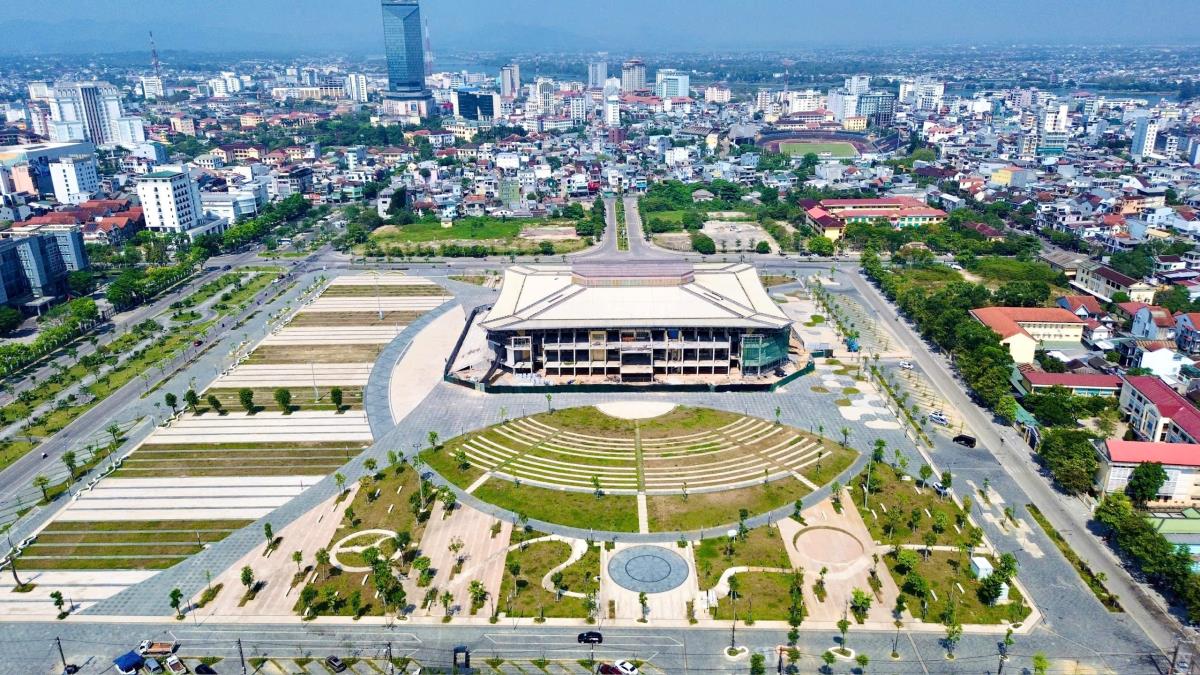 Dự án đường Tố Hữu đi sân bay Phú Bài thi công dang dở.