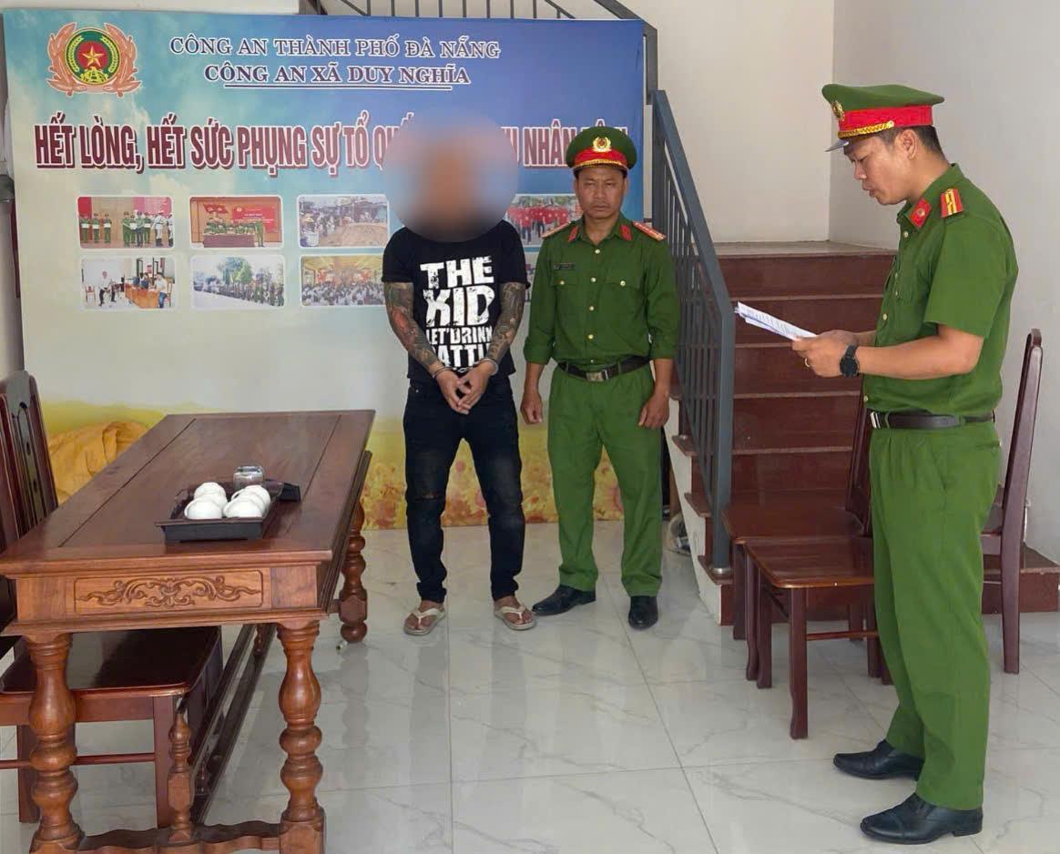Bắt tạm giam đối tượng gây mất trật tự công cộng vì say rượu bia.