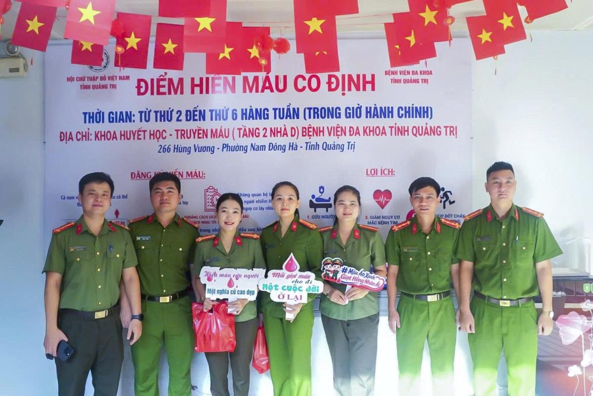 Cán bộ, chiến sĩ trẻ Công an tỉnh Quảng Trị tham gia Chương trình Hành trình Đỏ.