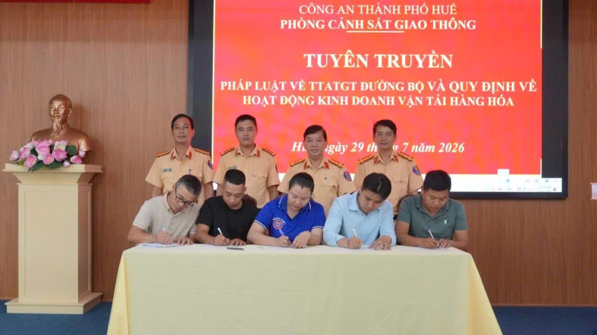 Huế tuyên truyền pháp luật giao thông cho doanh nghiệp vận tải