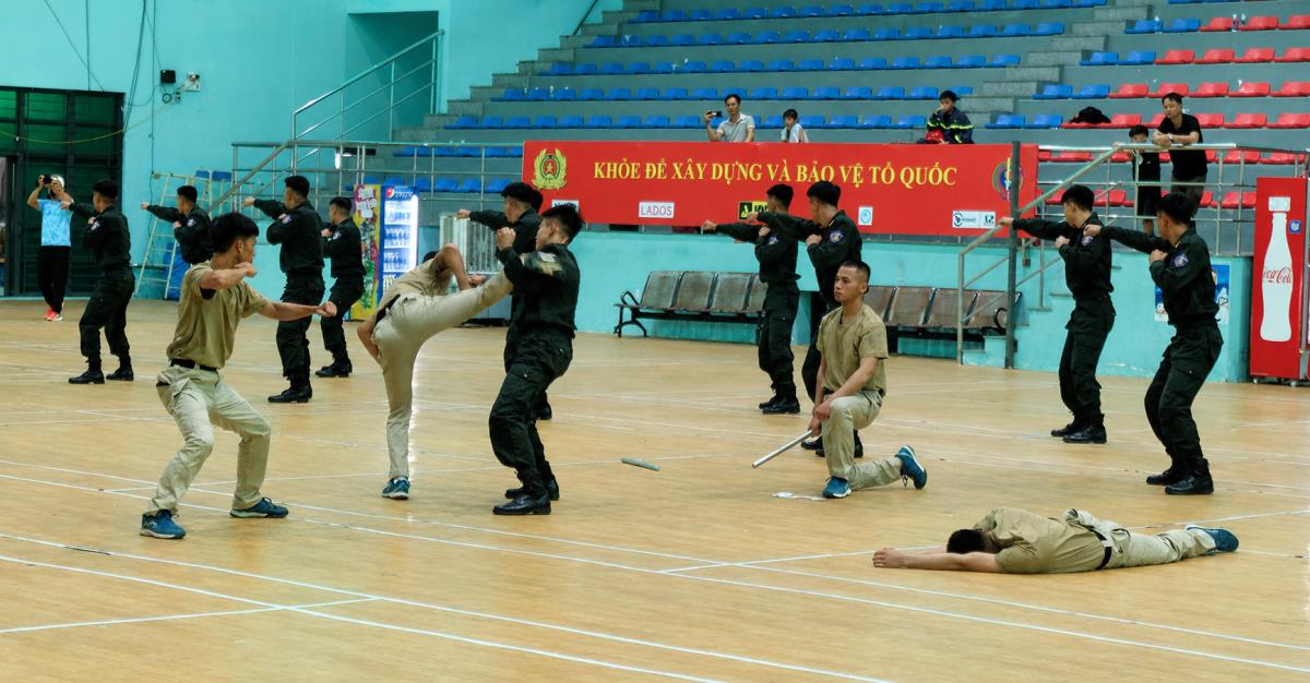 Các đội tham gia thực hiện bài phân thế
