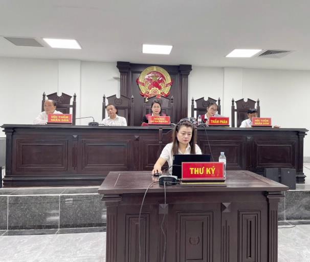 Phiên tòa xét xử các bị cáo Phạm Văn Diệm, Nguyễn Đức Hùng và đồng phạm.