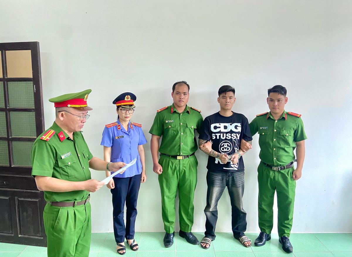 Tống đạt các quyết định đối với Đoàn Xuân Tấn.