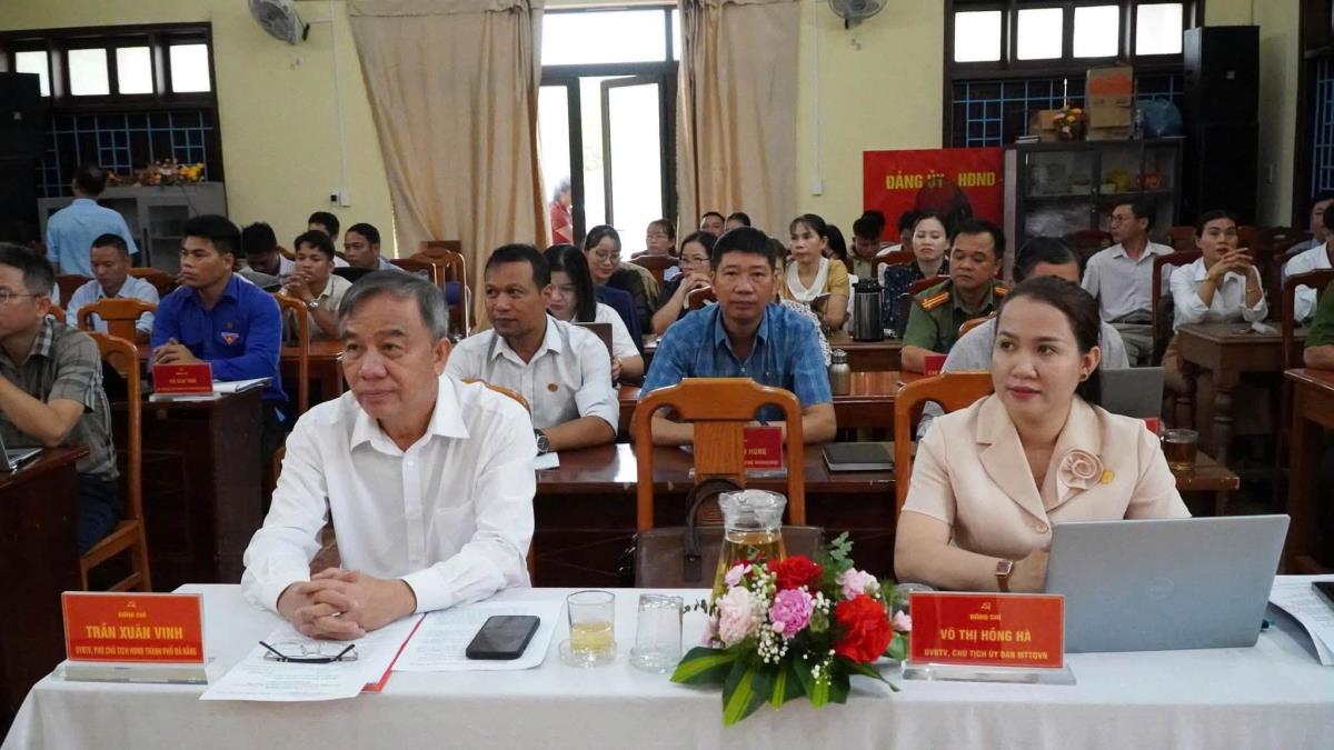 Hội nghị dưới sự chủ trì của Bí thư Đảng ủy xã Nguyễn Hồng Lai, Phó Bí thư Thường trực Đảng ủy xã Lê Văn Bình và Chủ tịch UBND xã Lê Minh Chiến.