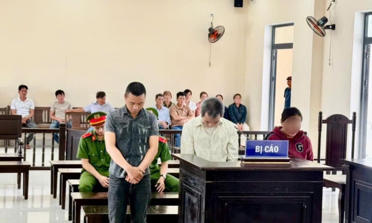 Các bị cáo tại phiên tòa.