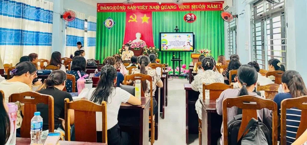 Các đại biểu tham gia tập huấn được cung cấp những kiến thức, thông tin và góc nhìn thiết thực liên quan đến việc hỗ trợ, đồng hành cùng trẻ tự kỷ, trẻ khuyết tật trí tuệ.