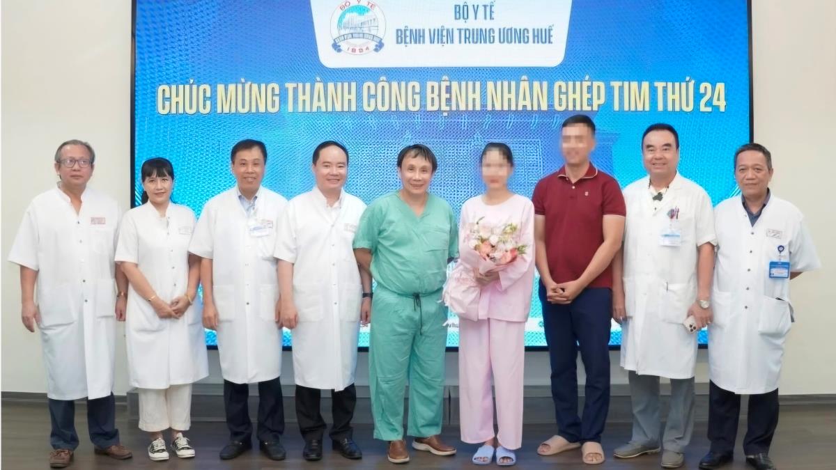 Bệnh viện Trung ương Huế vừa tổ chức lễ ra viện cho bệnh nhân N.T.L.