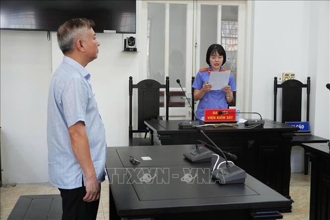 Bị cáo Nguyễn Ngọc Ngân khai báo tại Tòa.