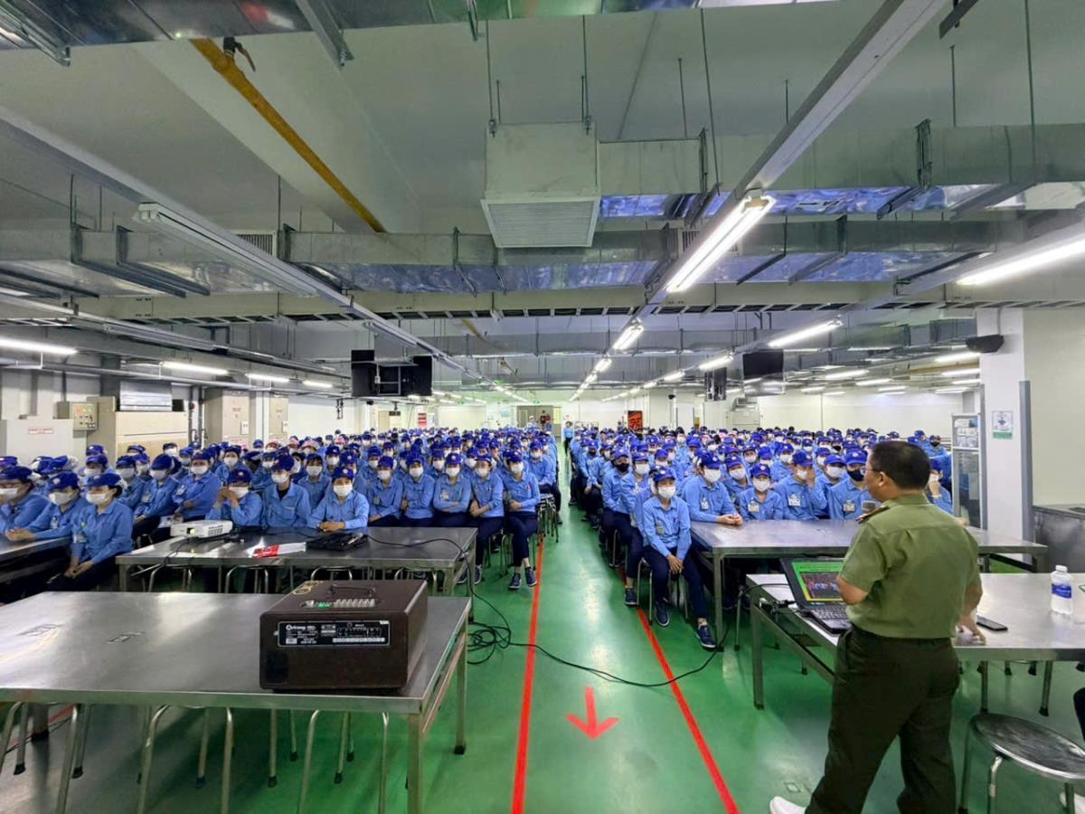 Quang cảnh buổi tuyên truyền tại Công ty TNHH Murata Manufacturing Việt Nam.