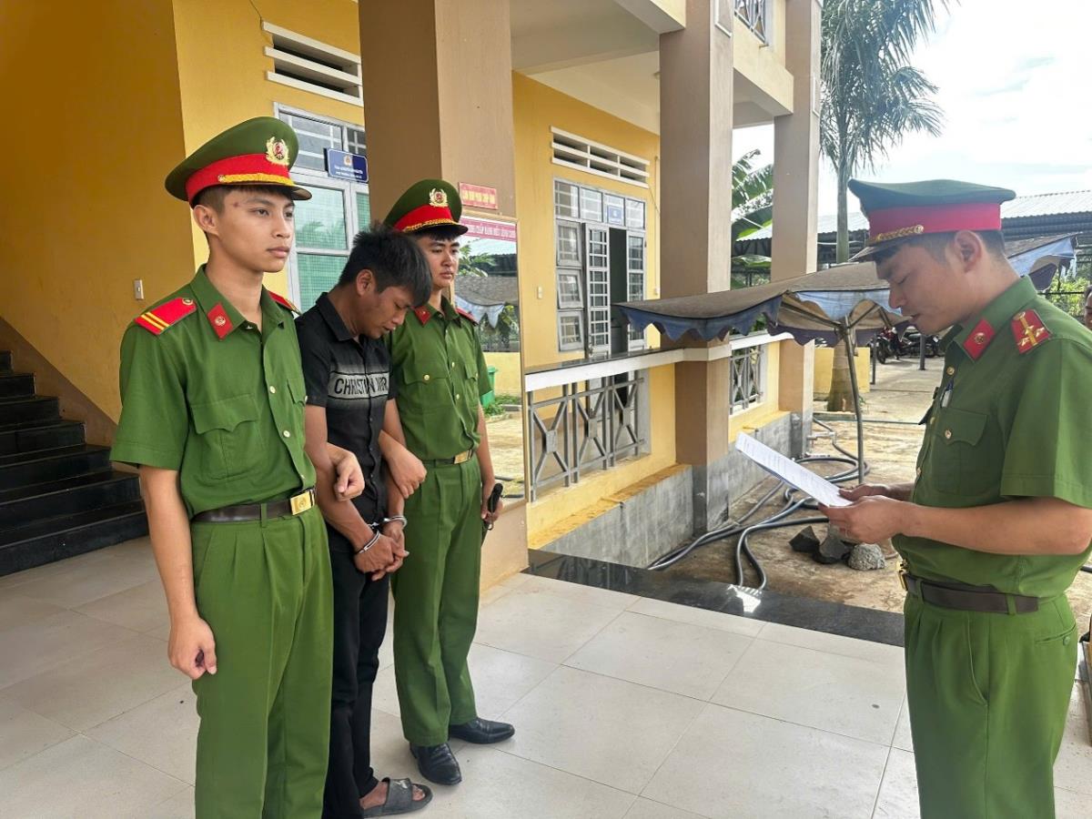 Cơ quan Công an bắt tạm giam đối tượng Tin.