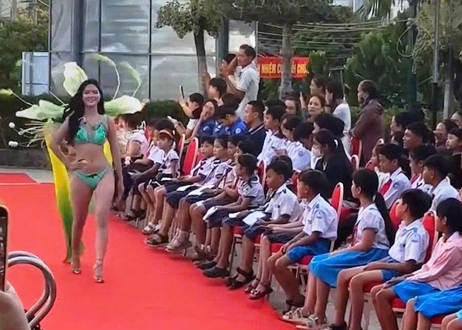 Công an tỉnh Quảng Ngãi làm việc với đơn vị tổ chức. Ảnh: CA