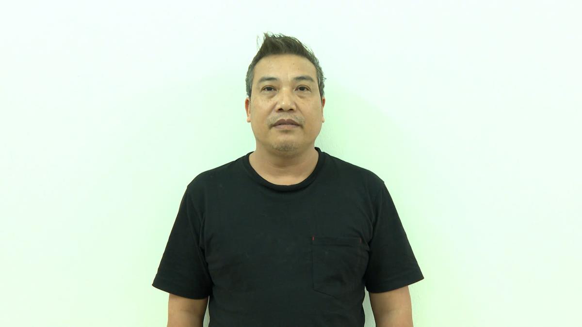 Cán bộ điều tra lấy lời khai đối tượng Trần Tiễn Như Nghi.