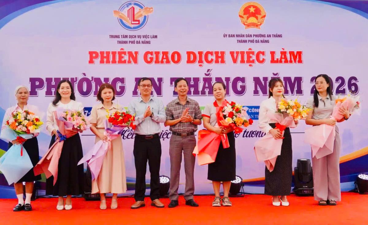 Phiên giao dịch việc làm tại phường An Thắng.